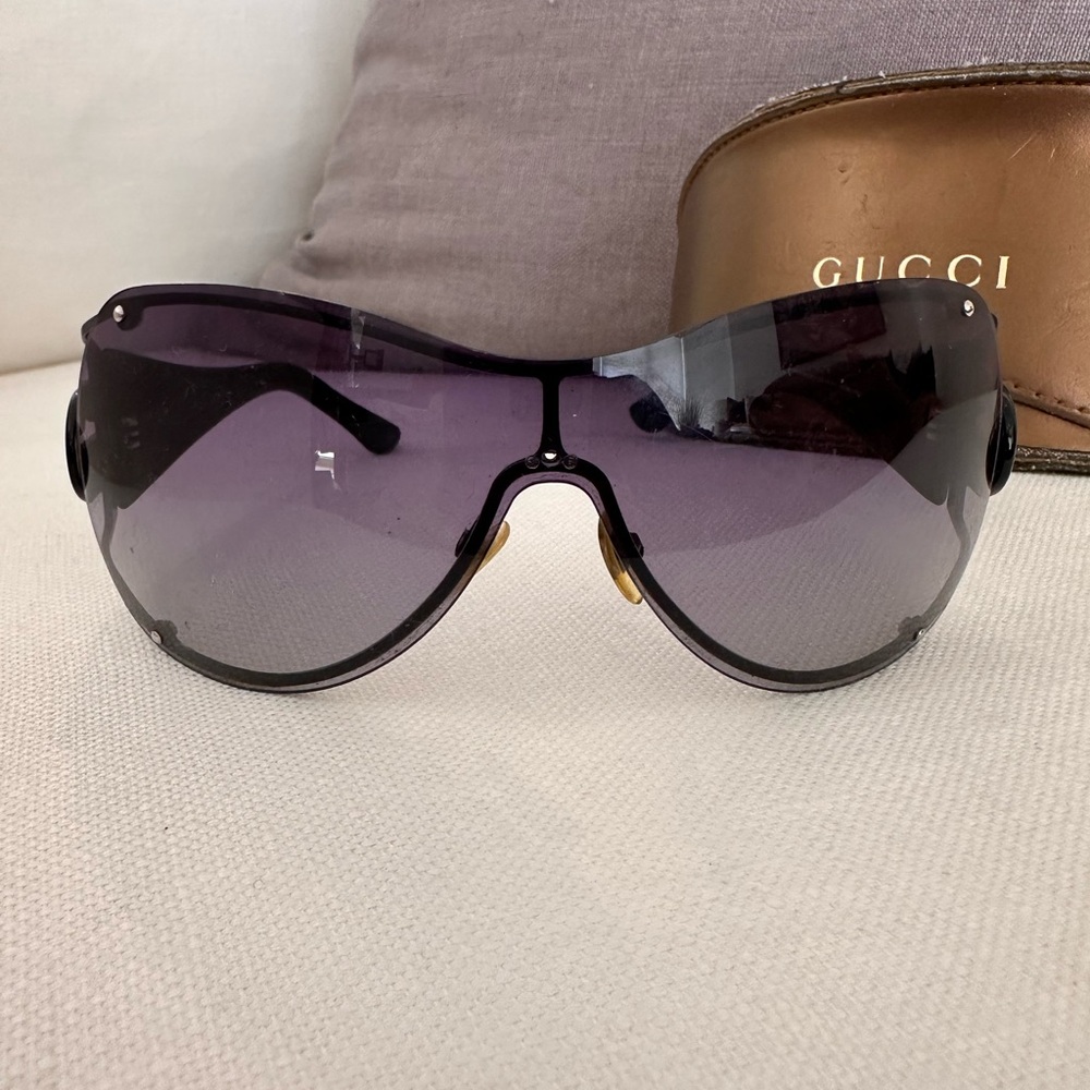 Black Gucci sunglasses - Picture 3 of 6